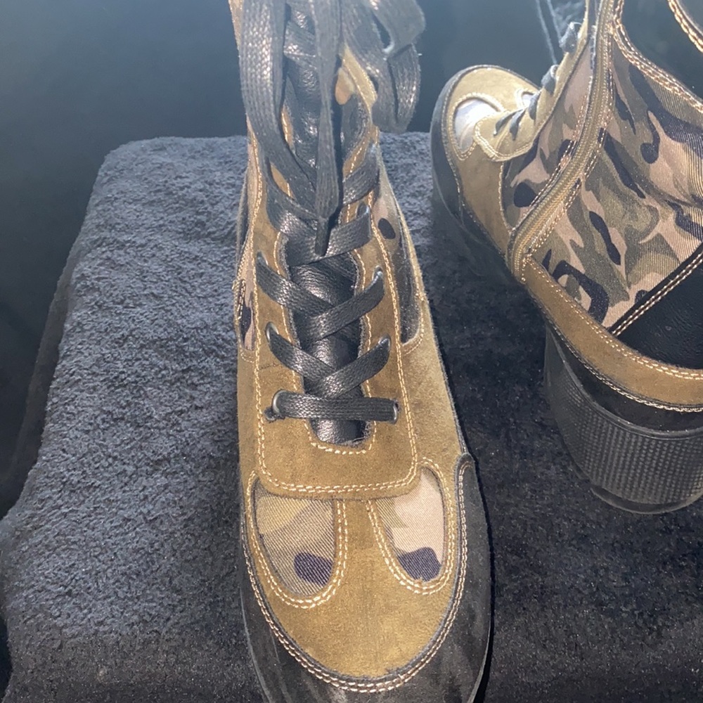Camouflage Platform Boots! - image 8